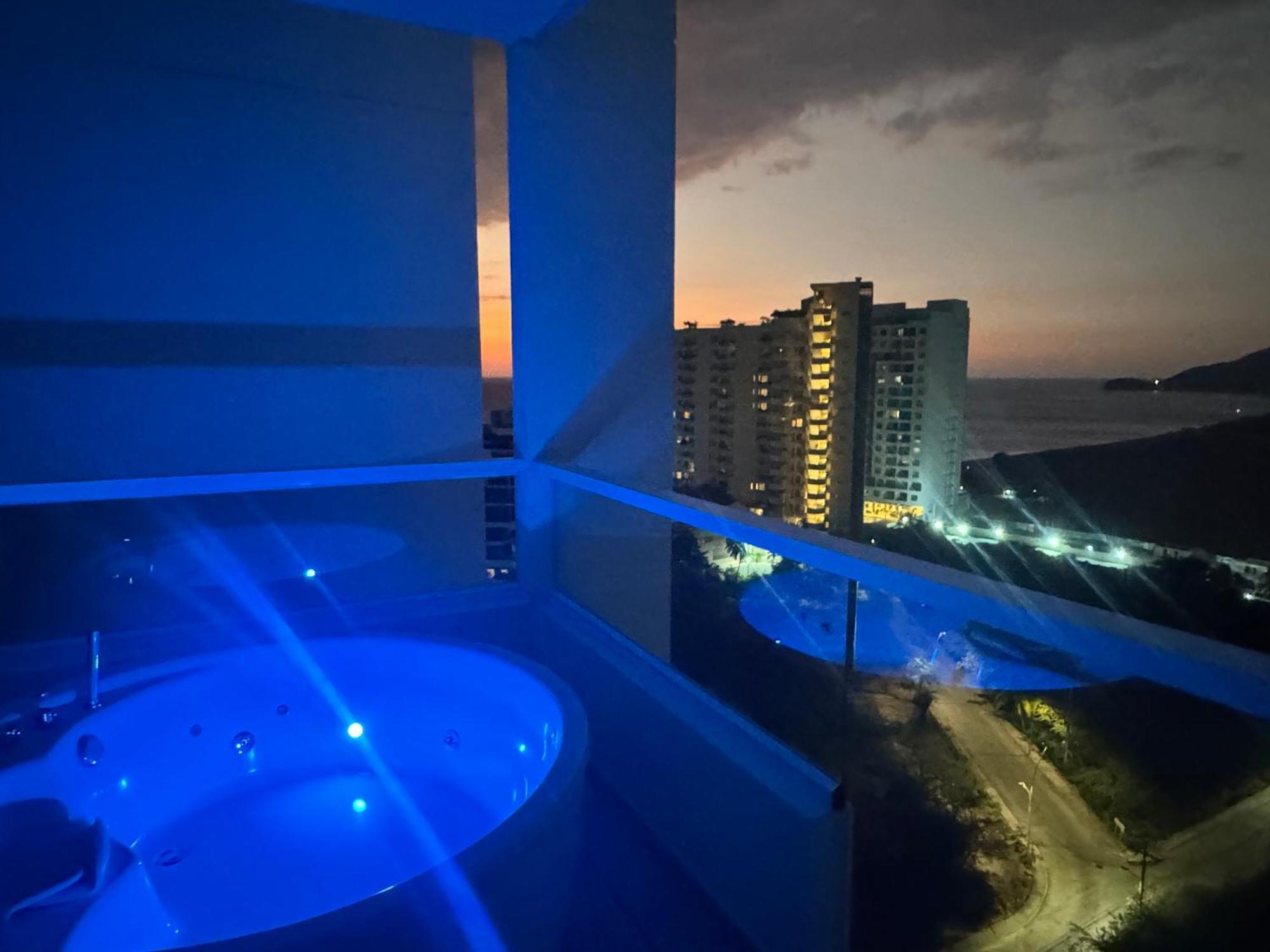 Con Lujoso Jacuzzi, Piso 14 Y Vista Al Mar Apartamento *
