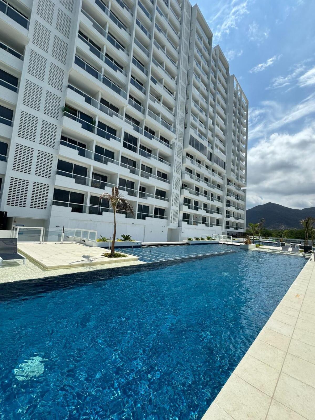 Apartamento Con Lujoso Jacuzzi, Piso 14 Y Vista Al Mar *