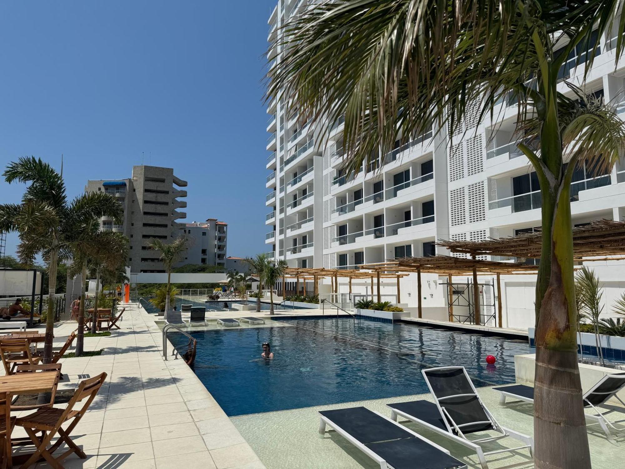 Con Lujoso Jacuzzi, Piso 14 Y Vista Al Mar Apartamento