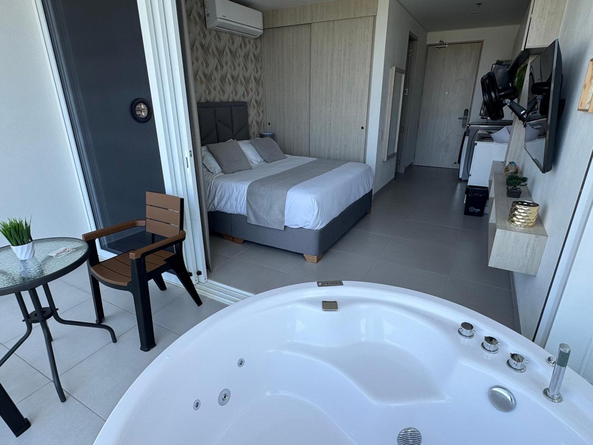 Apartamento Con Lujoso Jacuzzi, Piso 14 Y Vista Al Mar